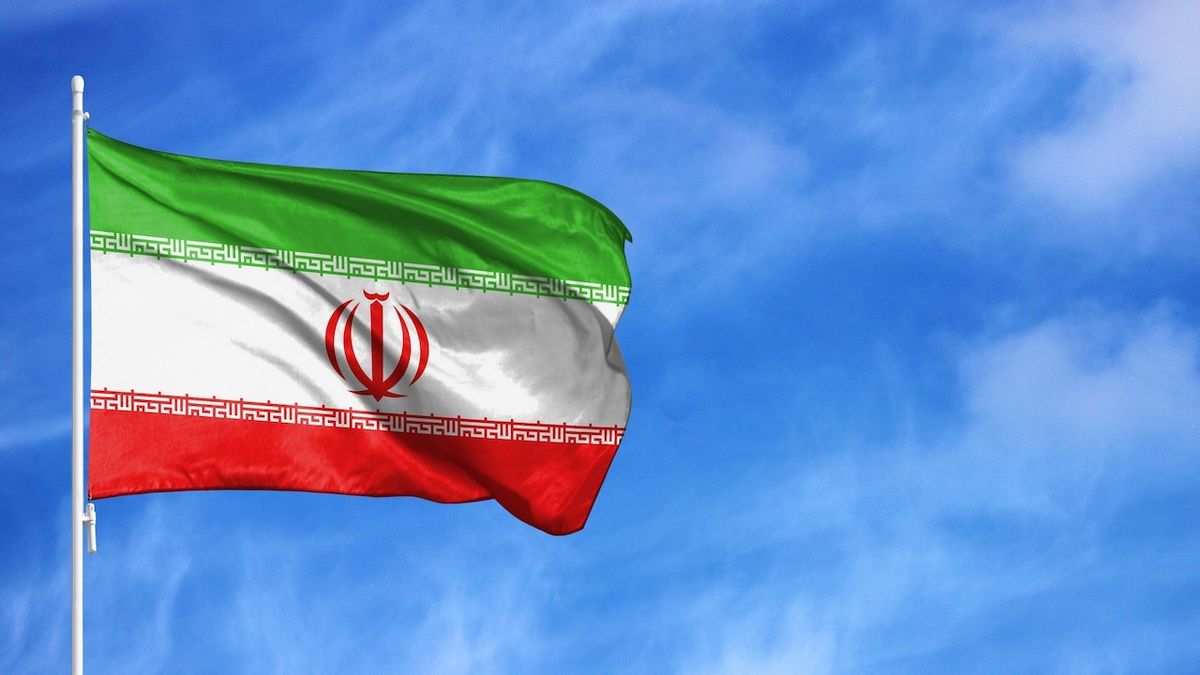 Írán potvrdil osmiletý trest francouzskému turistovi za špionáž